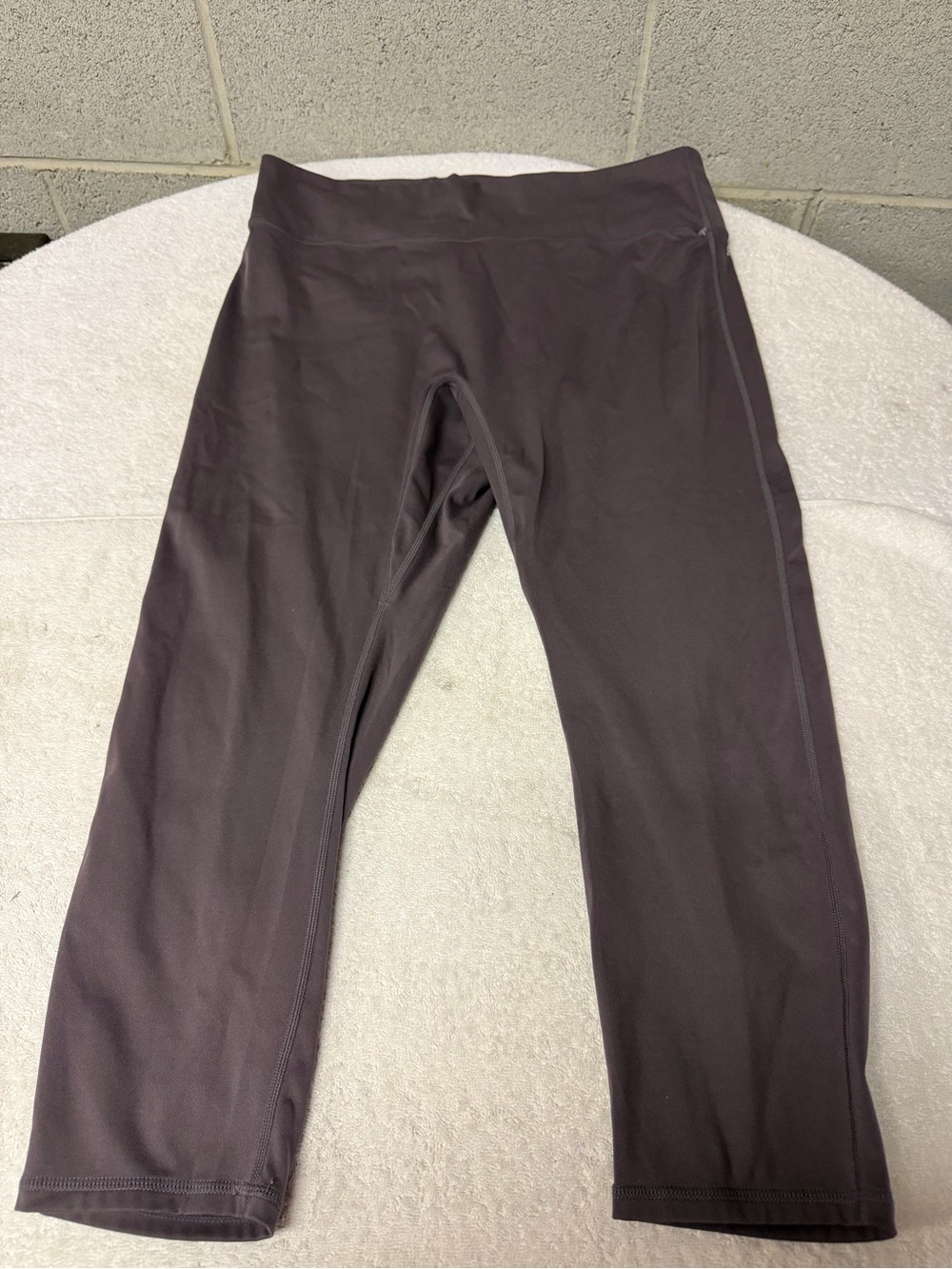 Fabletics size 2X high waisted purple leggings with back pocket.